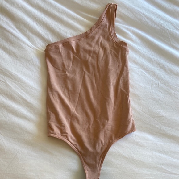 One-Shoulder Pink Bodysuit - Picture 1 of 3